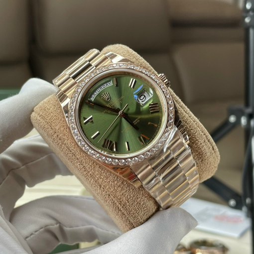 Rolex Day-Date 40mm Mặt Xanh Oliu Viền Đá