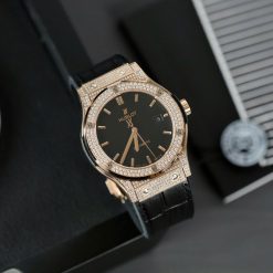 Hublot Classic Fusion 1:1 King Gold 542.OX.1181.LR.1704 Pavé